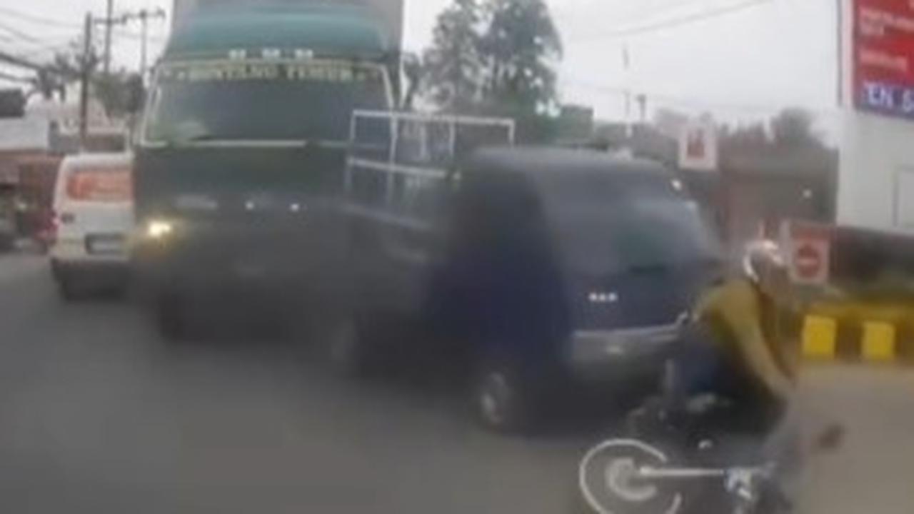 Detik-detik Kontainer Maut Tabrak Banyak Kendaraan & Lindas Siswi di Tangerang