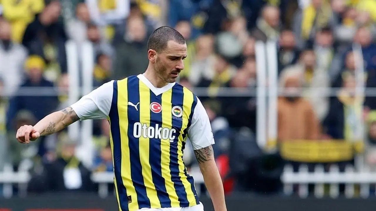 Leonardo Bonucci di Fenerbahce musim 2023/2204