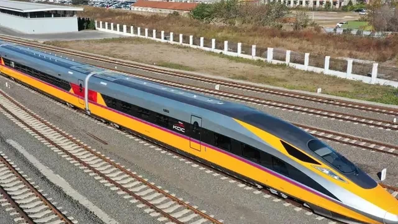 Sebelumnya, pemerintah akan melaksanakan studi untuk perpanjangan jalur Kereta Api Cepat dari Bandung hingga ke Surabaya.