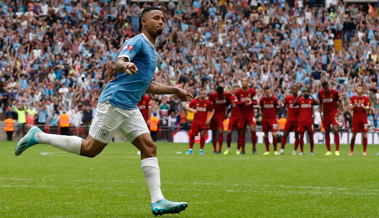 Community Shield 2019/2020. Laga final keempat yang gagal dimenangi Jurgen Klopp bersama Liverpool adalah laga Community Shield musim 2019/2020. Dalam laga yang digelar 4 Agustus 2019 di Wembley Stadium, London, Liverpool yang berstatus runner-up Liga Inggris 2018/2019 menghadapi Manchester City sebagai juara Liga Inggris dan juara Piala FA 2018/2019. Hasilnya, kedua tim bermain imbang 1-1 di waktu normal, dan Liverpool akhirnya kalah adu penalti 4-5 dari Manchester City. (AFP/Adrian Dennis)