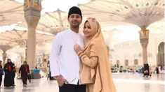 Nagita Slavina tetap terlihat stylish dan fashionable dengan memakai hijab syari di tanah suci saat umrah belum lama ini.