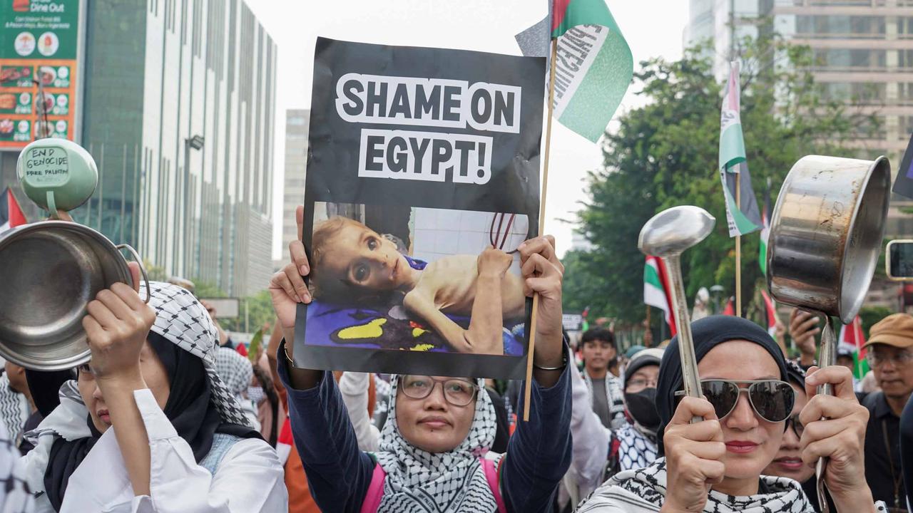 FOTO: Ratusan Warga Longmarch Bela Palestina, Kecam Genosida di Gaza