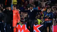 Luis Enrique tidak percaya skuat Barcelona mampu membalikkan defisit gol dari PSG. (AFP/Josep Lago)