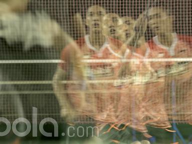 Pebulu tangkis tunggal putra, Jonatan Christie, saat bertanding dalam simulasi Piala Sudirman 2017 di lapangan Pelatnas PBSI, Jakarta, Sabtu (13/5). Simulasi untuk mematangkan persiapan menuju Piala Sudirman di Australia. (Bola.com/Peksi Cahyo)