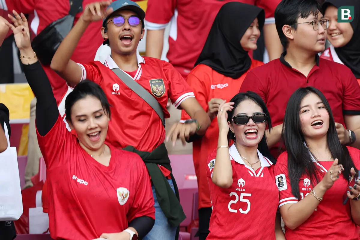 Foto: Potret Fanatiknya Fans Wanita Timnas Indonesia, Bawa-bawa Kalung Tengkorak