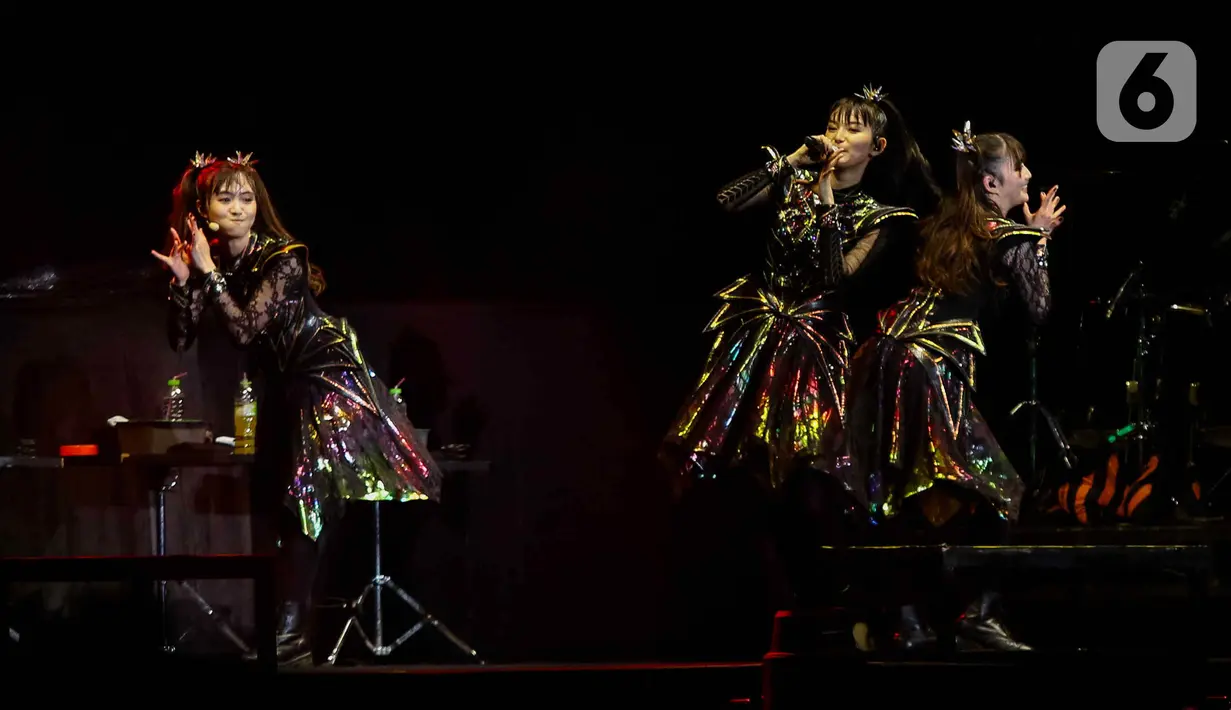 Menutup penampilan, BabyMetal membawakan Gimme Gimme Chocolate hingga Metal Resistance. (Liputan6.com/Herman Zakharia)