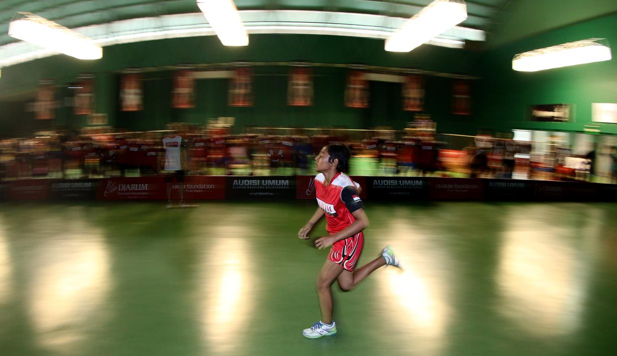 Lari "beep test" menjadi menu terakhir peserta Audisi Grand Final Djarum Beasiswa Bulutangkis 2015. Minggu (6/9/2015). (Bola.com/Arief Bagus)