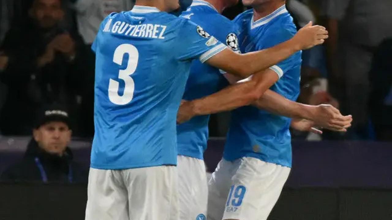 Rasmus Hojlund Ungkap Arti Selebrasi Menunjuk Badge Liga Champions, Bukan Sindir MU