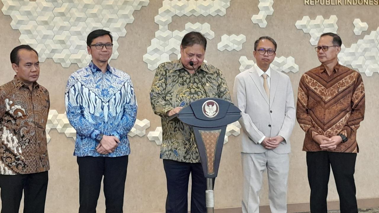 Resmi Ditunjuk Jadi Plt Menaker, Airlangga Hartarto Bakal Bahas Upah Minimun Tahun 2025
