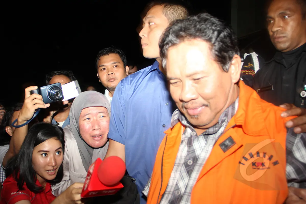 Usai Diperiksa KPK, Bupati Lombok Barat Zaini Arony Membisu