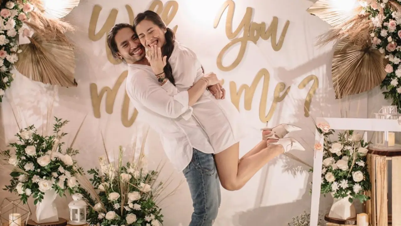Momen Abel Cantika Dilamar di Hari Ulang Tahun