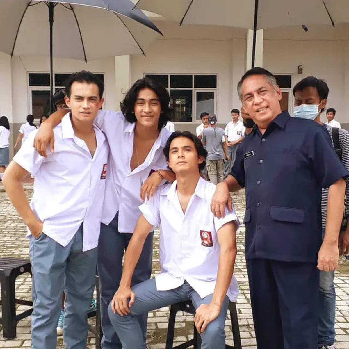 6 Potret Kenangan Joshua Pandelaki dengan Rekan Selebriti, Artis Senior yang Hangat