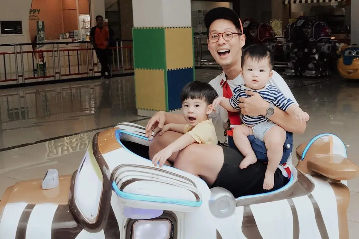 Junior Liem dan anak-anaknya