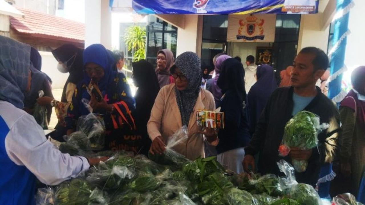 Hemat Rp10 Ribu per 5 Kg Beras! Gerakan Pangan Murah Kadin Kalsel Diserbu Ratusan Warga