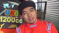 Tidak mudah bagi Uki menerima kepergian Uje yang begitu cepat akibat hobi yang ia geluti sebagai seorang Pembalap.