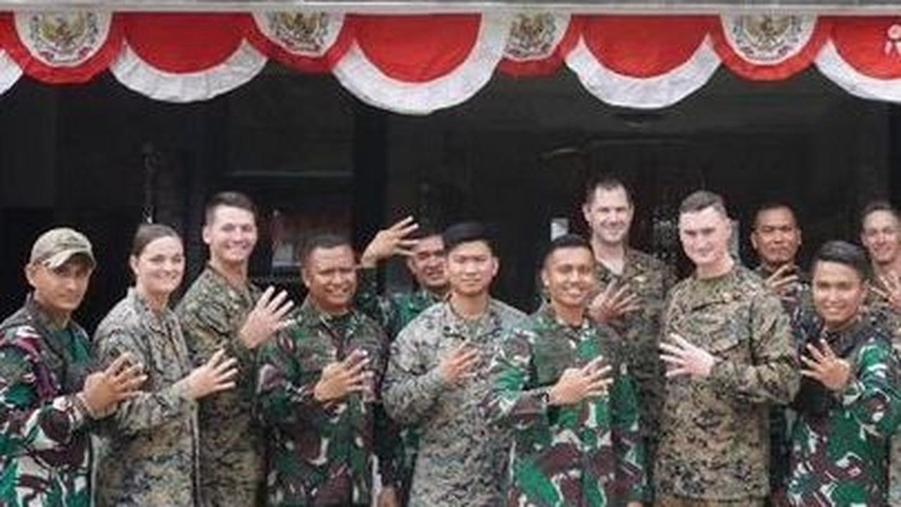 Marinir TNI AL Kedatangan Anggota Militer Amerika Serikat, Satu Tentara Bule Wanita Bikin Salfok