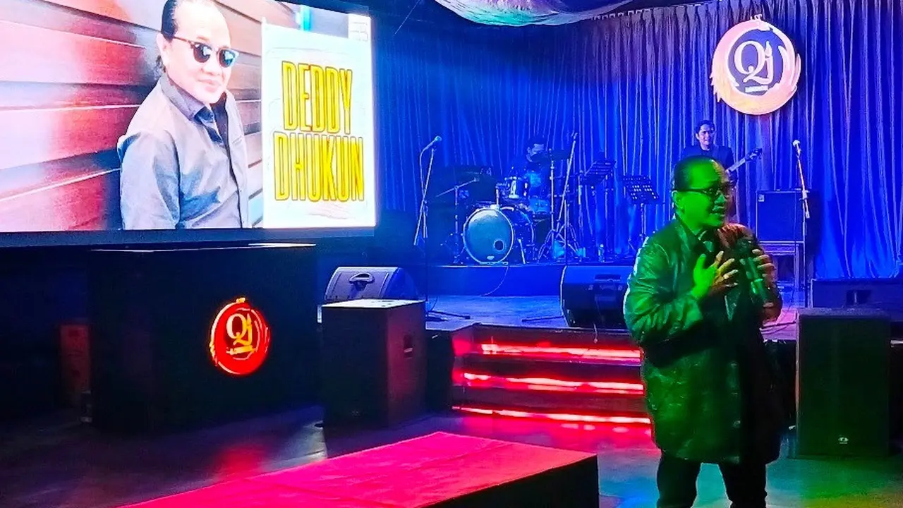 Mini Concert bertajuk “Optimis Atiek CB & Deddy Dhukun” di QI Lounge The Sultan, Jakarta.