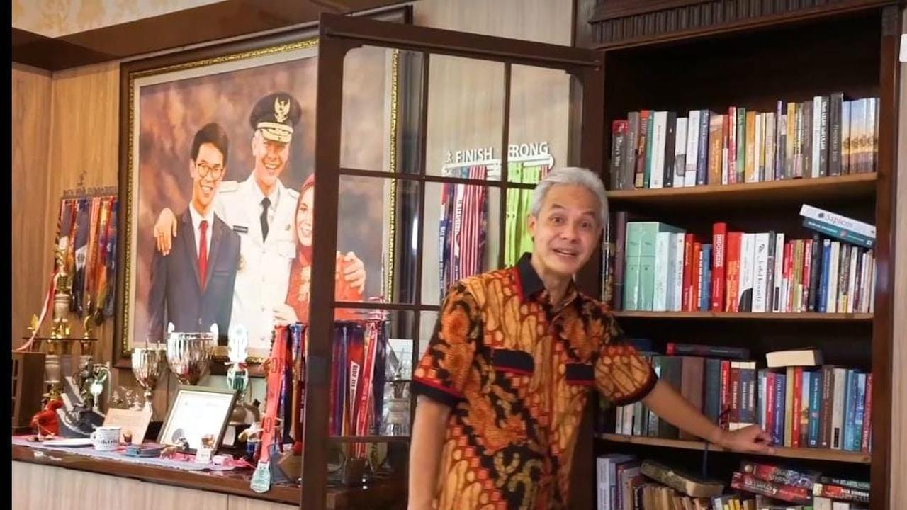Gubernur Jawa tengah Ganjar Pranowo memiliki hobi membaca dan mengoleksi buku sejarah/Istimewa.