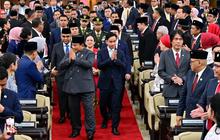VIDEO: Momen Wapres Gibran Berganti Dasi Merah Jadi Biru di Sidang Tahunan MPR/DPR