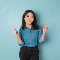 Siap bikin hati meleleh! Yuk, temukan 5 sifat kepribadian wanita yang bikin siapa pun langsung jatuh cinta yang ada dalam dirimu—bukan karena penampilan, tapi karena pesonanya dari dalam. (Foto dok: Freepik/reezky11).