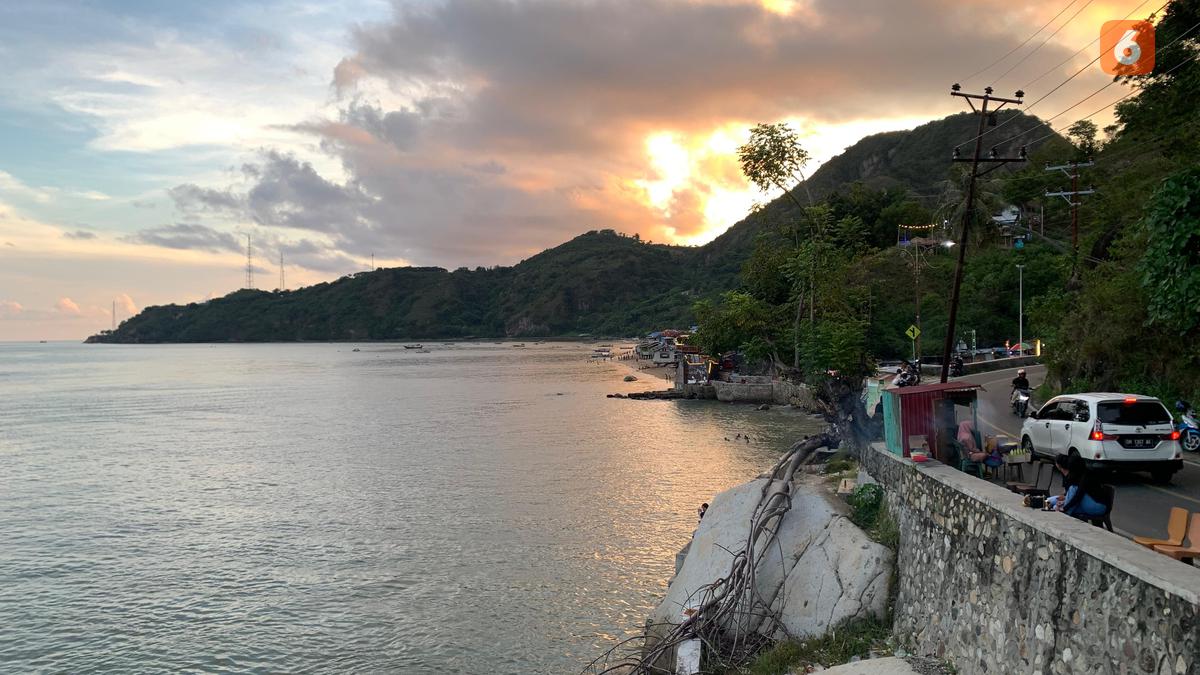 Tangga 2000, Wisata Pantai Gorontalo yang Menyajikan Sunset hingga Kuliner Khas