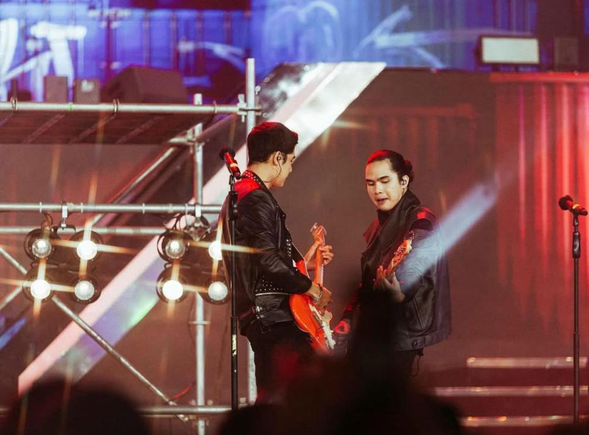 7 Potret Penampilan Al, El, dan Dul di The Lucky Laki, Siapa yang Bisa Kalahkan Karisma Mereka?