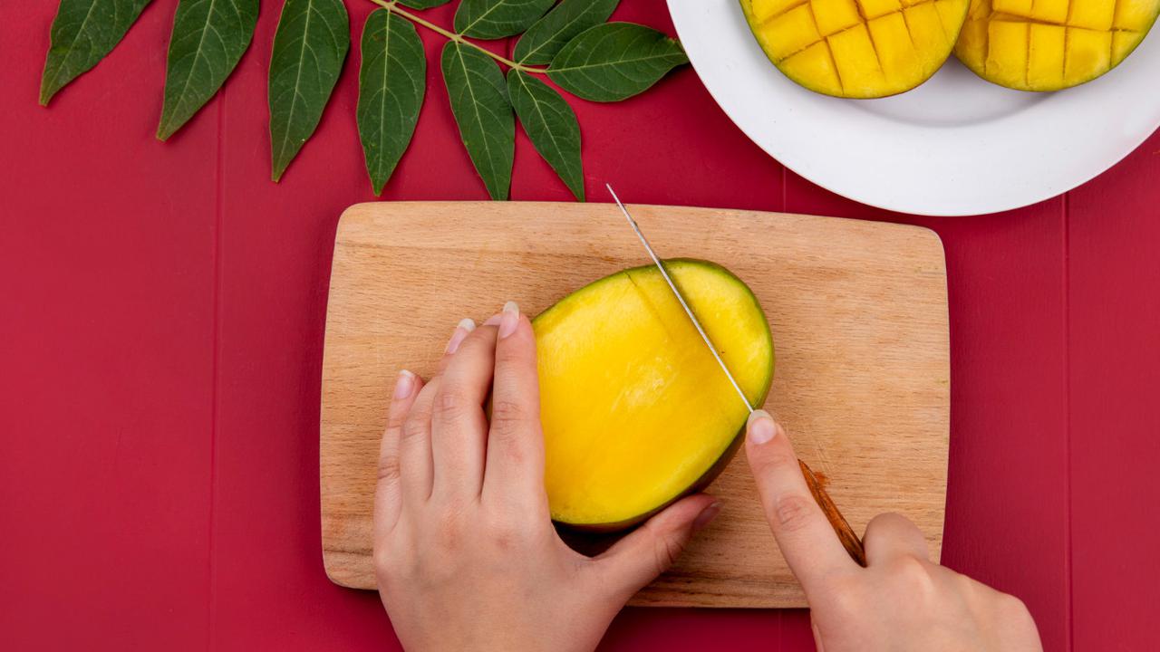 Jangan Dibuang! Ketahui Kandungan Ajaib Kulit Mangga untuk Perawatan Kulit Sehat dan Glowing