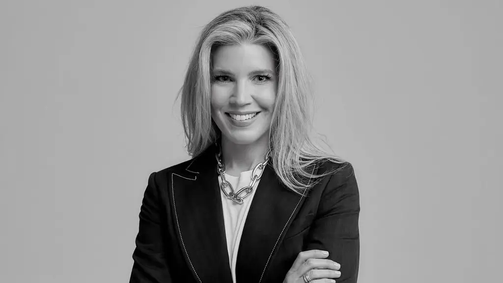 Dengan ciri khas gaya khas royal family, kini Natasha Archer hadirkan gaya styling yang elegan.