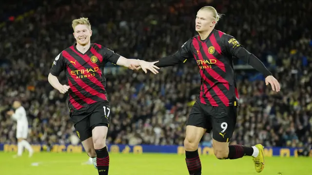 Foto: Erling Haaland Borong 2 Gol, Manchester City Masih Terlalu Tangguh Bagi Leeds United
