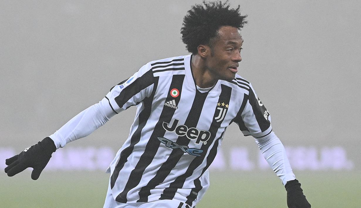 Lecce yang dikenal debagai tim yoyo di Liga Italia kembali promosi ke Serie A musim depan usai menjuarai Serie B di musim 2021/2022. Klub yang kini 10 persen sahamnya dibeli oleh CEO Emtek Alvin Sariaatmadja pernah diperkuat 5 pemain top dalam 10 tahun terakhir. Mau tau siapa saja? Yuk disimak uraiannya. (AFP/Vincenzo Pinto)