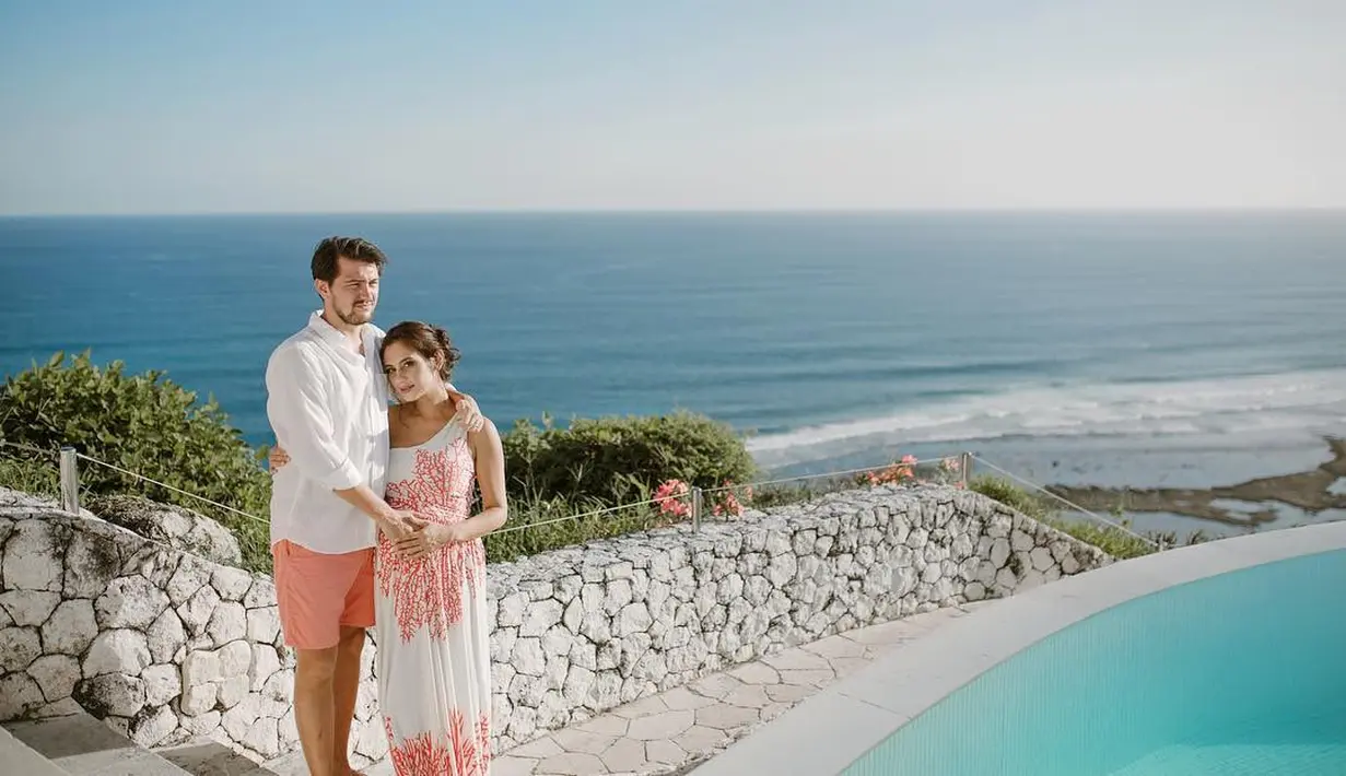 Sebelumnya, Marissa Nasution hamil anak kembar. Namun sayang, janin yang satu tidak bisa diselamatkan. Kini, mantan vj mTV itu menanti kelahiran anak pertama pernikahannya dengan Benedikt Brueggemann. (Instagram/marissaln)