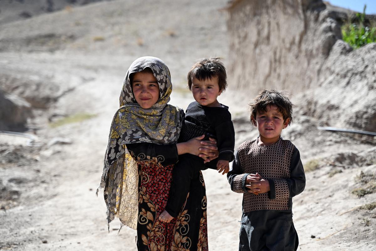Anak-anak Afghanistan Jalani Vaksinasi Polio