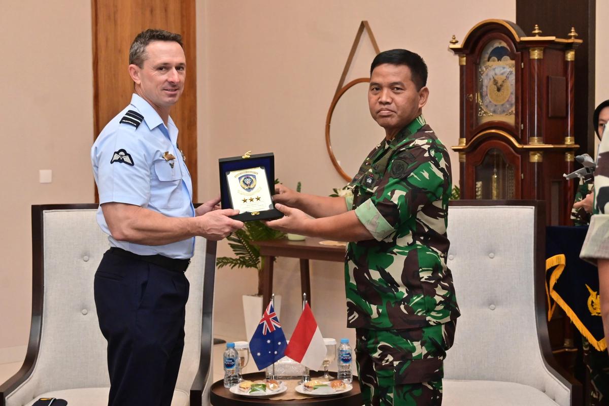 FOTO: Kaskoopsudnas Terima Kunjungan Kehormatan Air Commander Australia