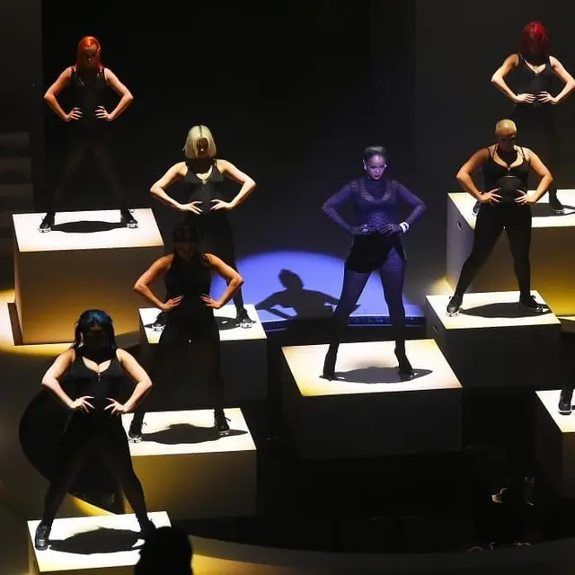 Rihanna Larang Penggunaan Handphone di New York Fashion Week, Ada Apa?