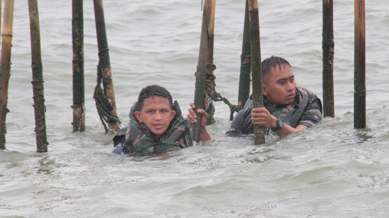 Perjuangan Gigih Pasukan Obrak Abrik Pagar Bambu, Tahan Dingin Isi Perut Makan di Laut