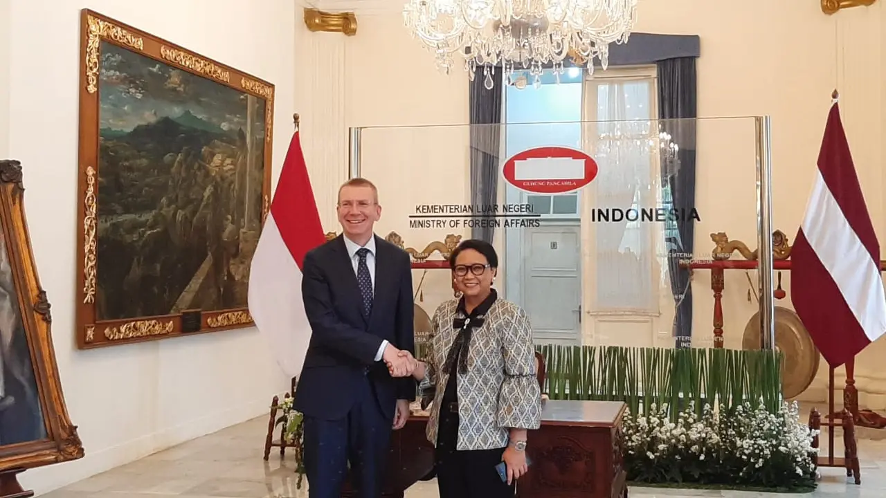Dalam pernyataannya, Menlu Retno mengatakan bahwa trend perdagangan Indonesia dan Latvia cukup baik. Dimana adanya peningkatan (Liputan6.com/Teddy Tri Setio Berty)