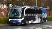 TEMBAK - Bus milik klub Hertha Berlin ditembak orang tak dikenal. (Guardian)