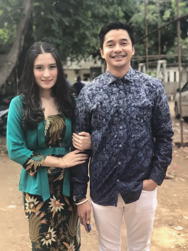 Segera Menikah, 7 Potret Kebersamaan Angbeen Rishi dan Adly Fairuz