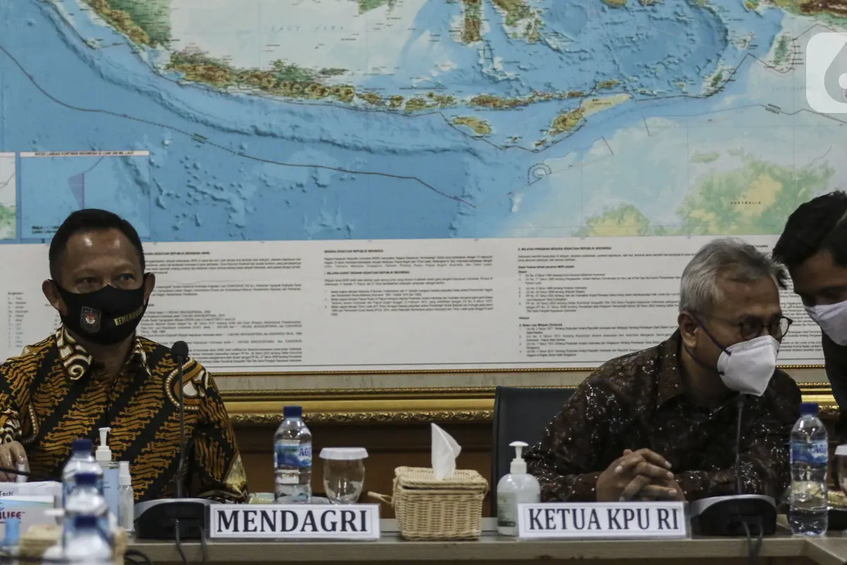 FOTO: Mendagri Tito Karnavian Sambangi KPU