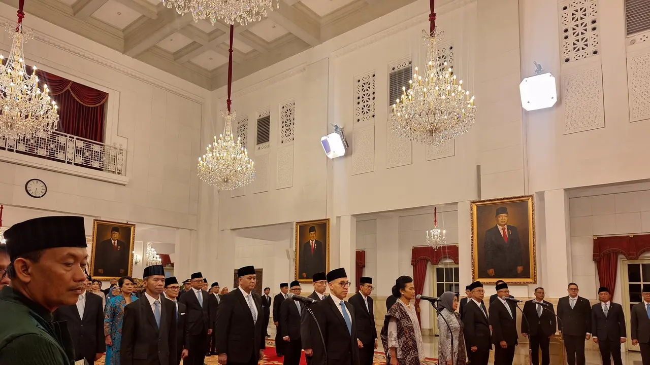 Presiden Prabowo Subianto melantik 31 Duta Besar (dubes) Luar Biasa Berkuasa Penuh (LBBP) Republik Indonesia di Istana Negara Jakarta, Senin (24/3/2025).