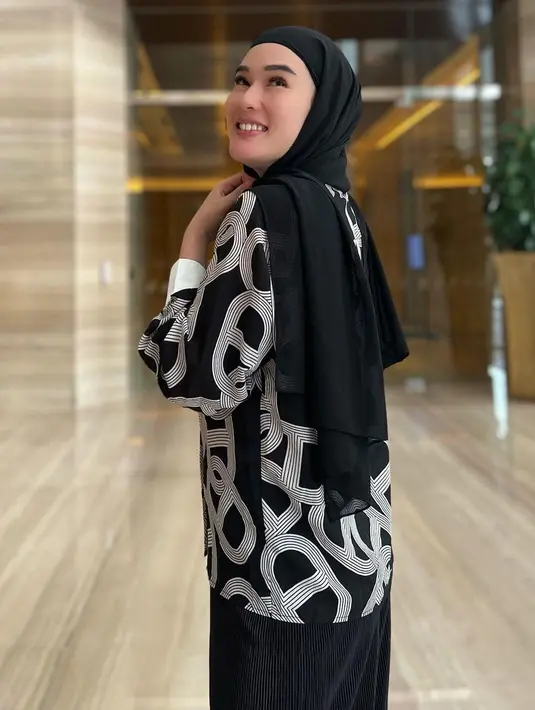 (Instagram/steviagnecya)