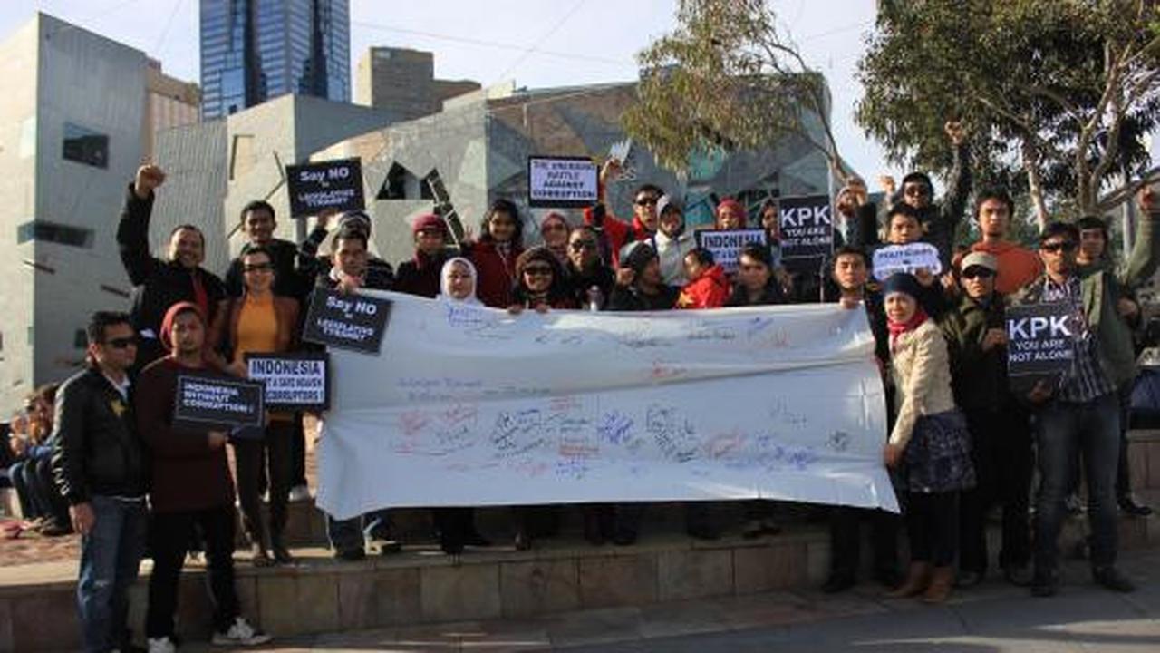 Aksi warga Indonesia di Australia saweran gedung KPK