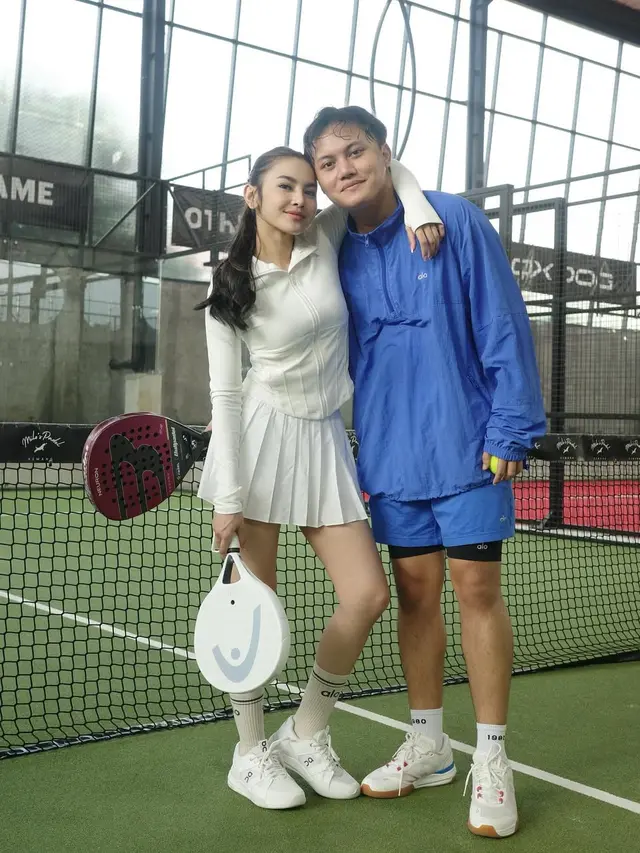 Potret Padel Couple Outfit ala Mahalini dan Rizky Febian, Kompak & Stylish di Lapangan