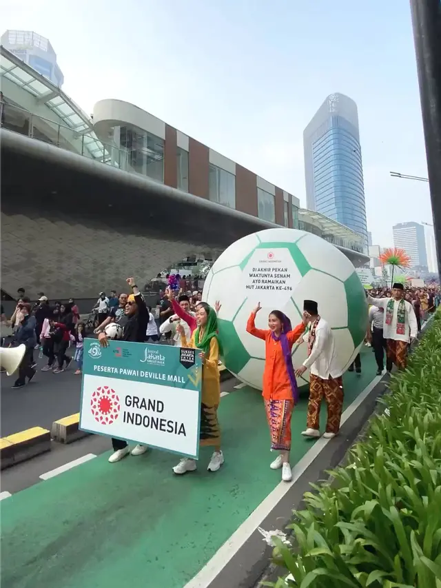 Tim Grand Indonesia memeriahkan pawai Fesival Jakarta Great Sale, Juni 2023. (Foto: Dok. Tim GI)