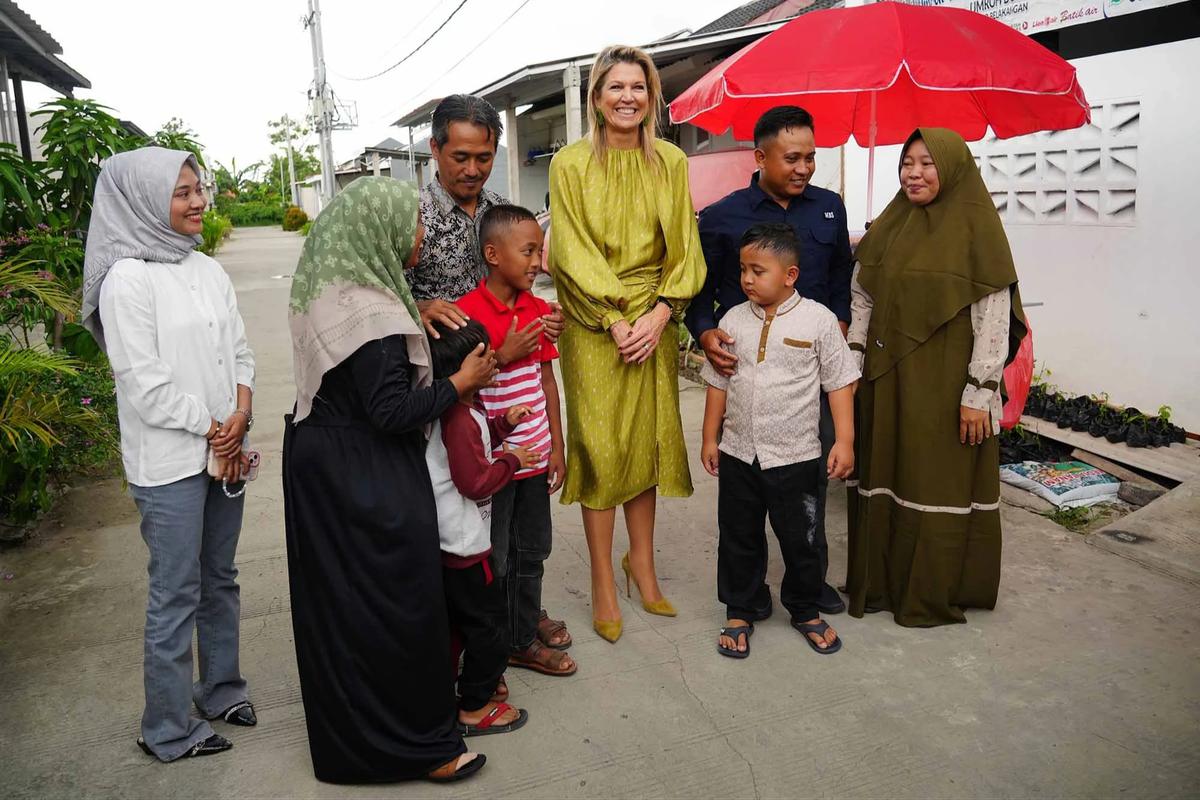 FOTO: Ratu Maxima Tinjau Perumahan Bersubsidi di Cibitung, Bahas Akses Keuangan bagi Warga