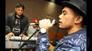 Eros Tjokro mendapat kesempatan untuk bernyanyi di acara musik pagi inBox lantaran menjadi juara keempat Music Vidio Contest, Studio AB, Jakarta. Foto diambil pada Selasa (27/1/2015). (Liputan6.com/Faisal R Syam)