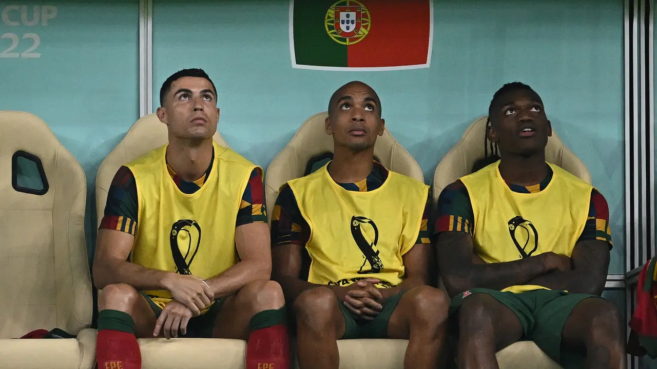 Ekspresi Ronaldo Saat Menyaksikan Portugal Dari Bangku Cadangan