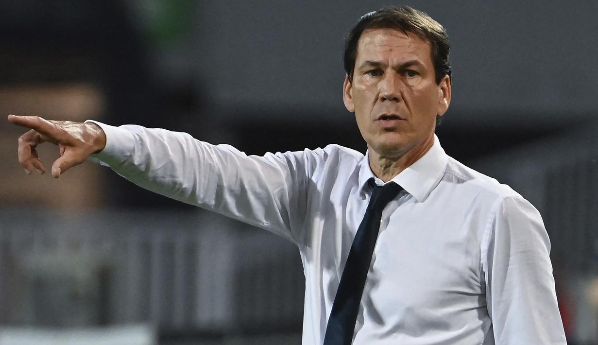 Rudi Garcia. Usai meninggalkan Olympique Lyon pada akhir musim 2020/2021, pelatih berusia 57 tahun ini hingga kini juga masih menganggur. Ia sempat membawa Lyon melaju hingga babak semifinal Liga Champions 2019/2020 sebelum ditaklukkan Bayern Munchen yang akhirnya menjadi juara. (AFP/Pascal Guyot)