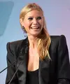 Gwyneth Paltrow, tak kapok dengan urusan percintaan. Belum lama ini ia  resmi cerai dengan Chris Martin, namun kini sudah tersiar kabar bahwa dirinya sudah memiliki kekasih baru, bahkan sudah bertunangan.  (AFP/Matt Winkelmeyer)