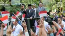 Menteri Pertahanan Sjafrie Sjamsoeddin, Panglima TNI Jenderal Agus Subiyanto dan Kepala Staf Angkatan Laut (KSAL) Laksamana Muhammad Ali mengantar Presiden Republik Indonesia Prabowo Subianto kembali ke Istana Negara. (Liputan6.com/Herman Zakharia)